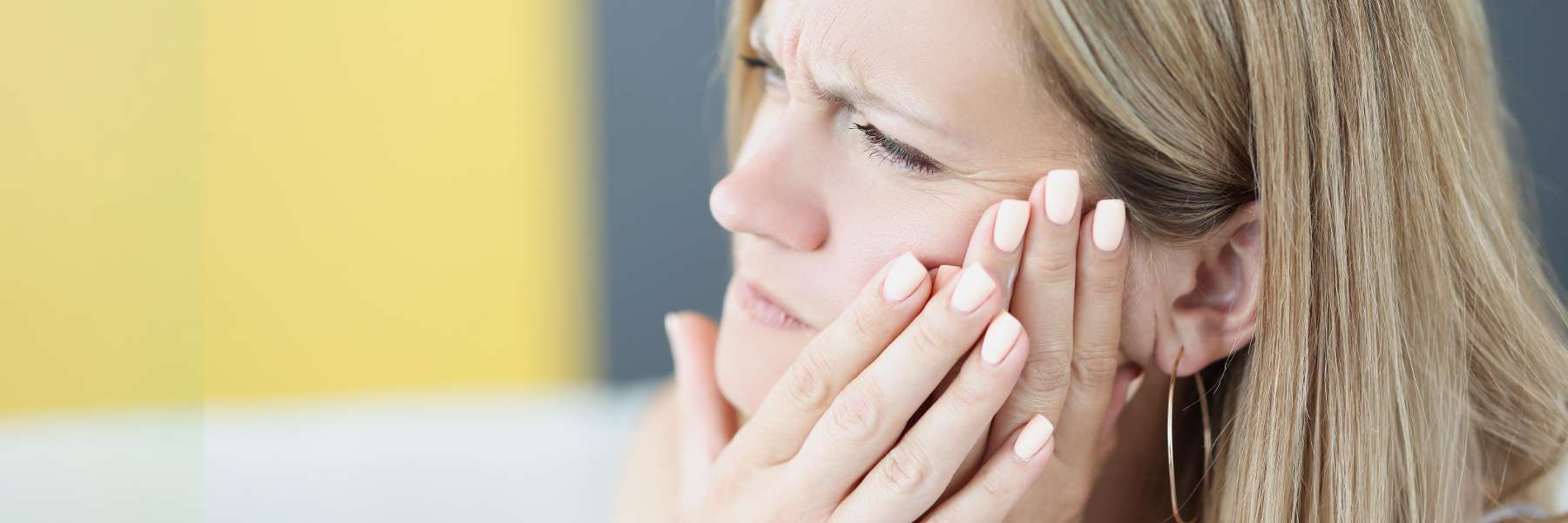 A woman with a toothache in long beach