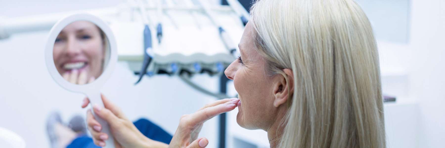 A woman who saved her knocked out tooth